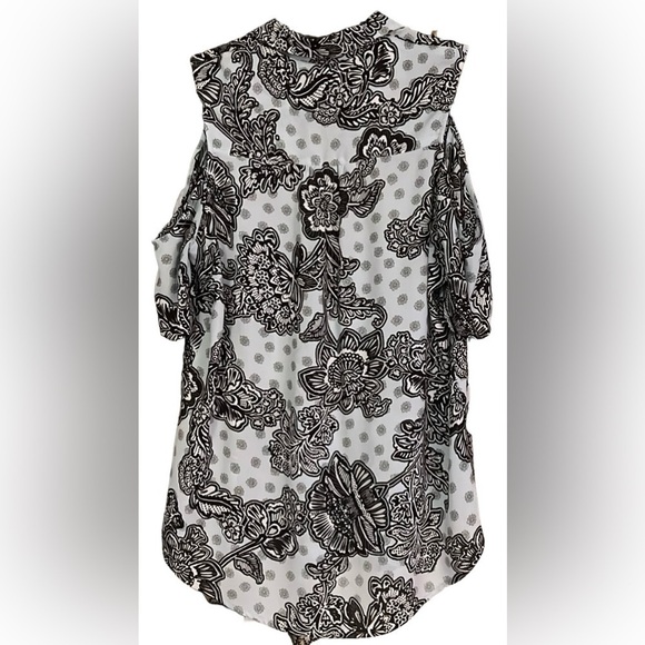 EXPRESS Black/Pale Blue/Cream Floral Cold Shoulder Button Up Blouse, Small, GUC. - Picture 9 of 9